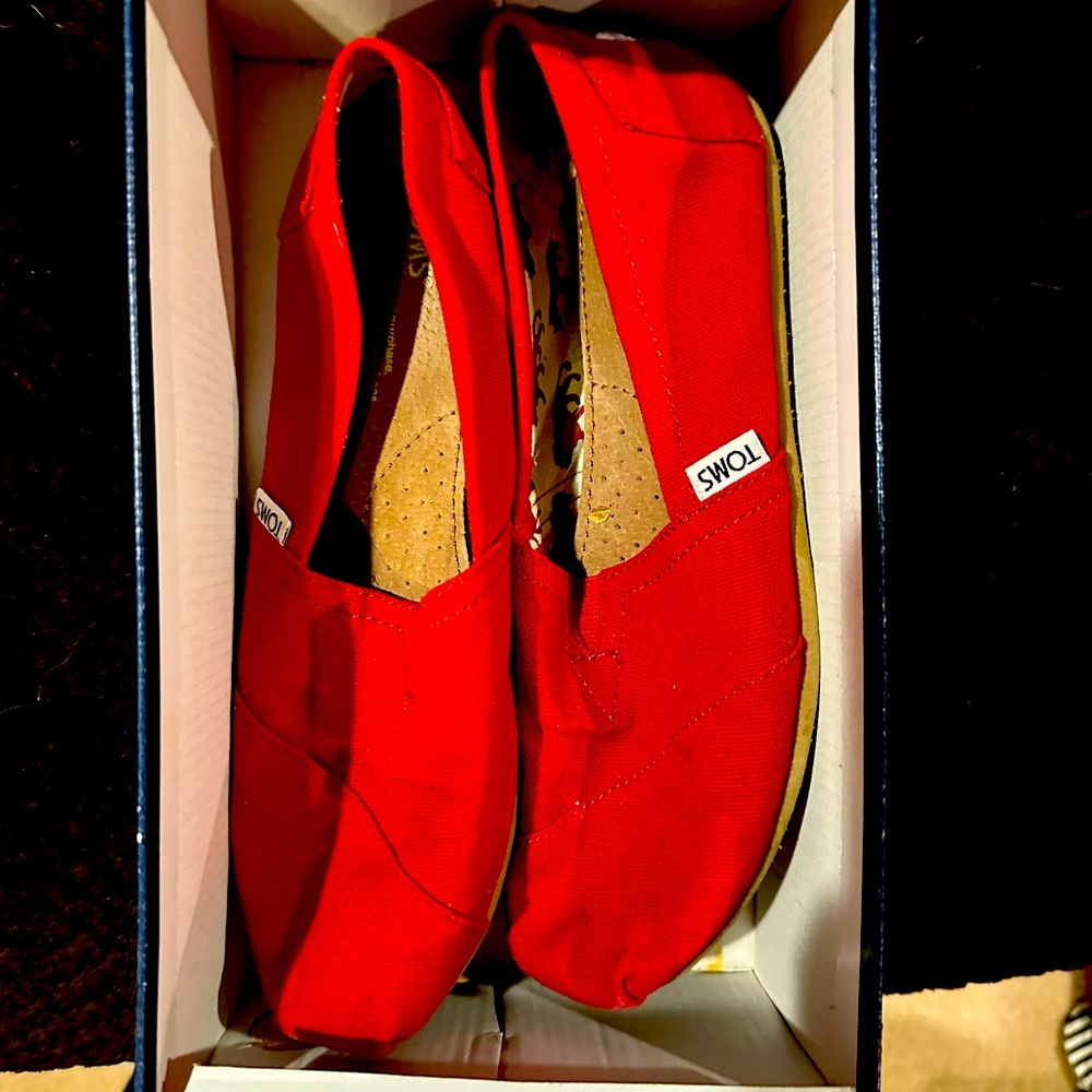 Toms size 8 red